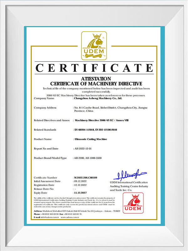 Ultrasonic slitter
